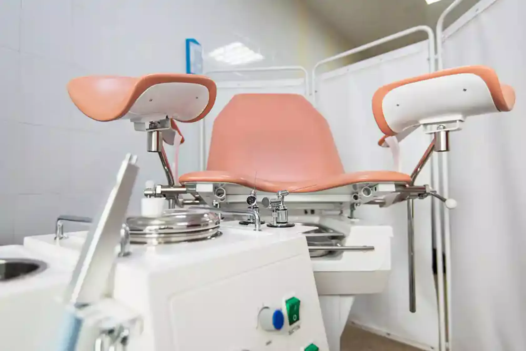 Gynäkologischer Stuhl in einer Klinik